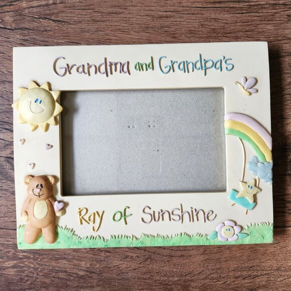 LIKE NEW Super Cute 3D "Grandma and Grandpa's Ray of Sunshine" Photo Frame - Picture 2 of 3